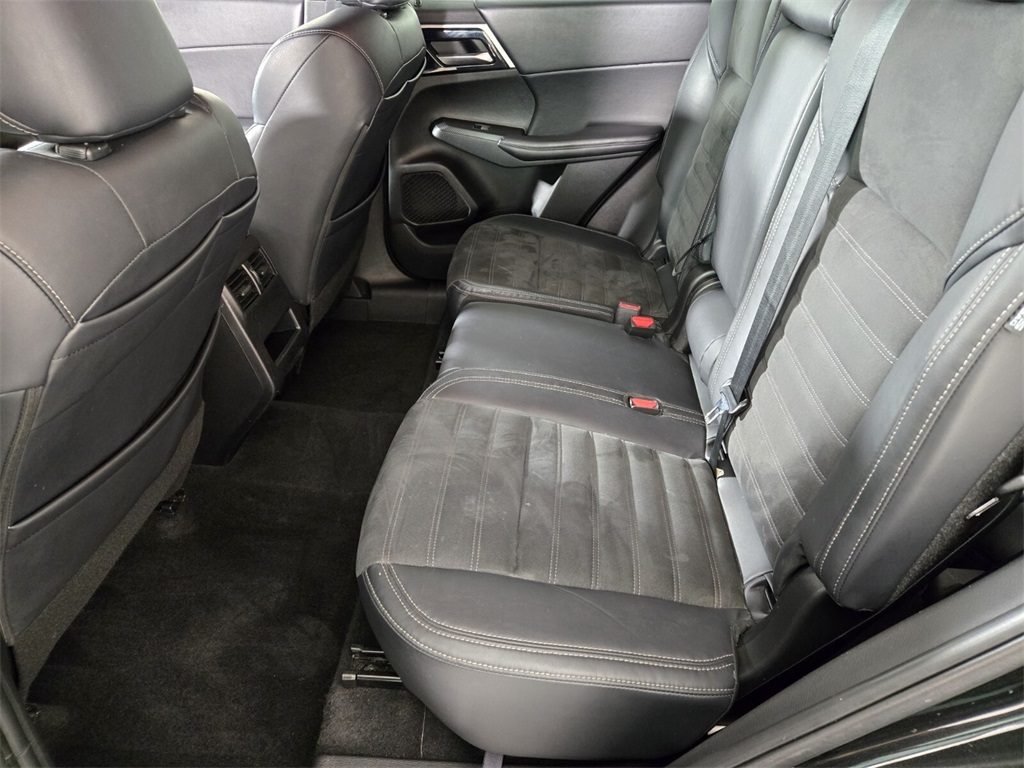 Vehicle image 14 of 31