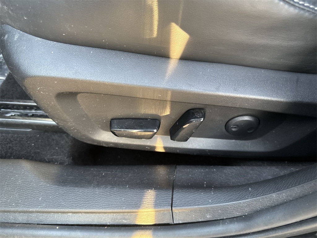 Vehicle image 14 of 36