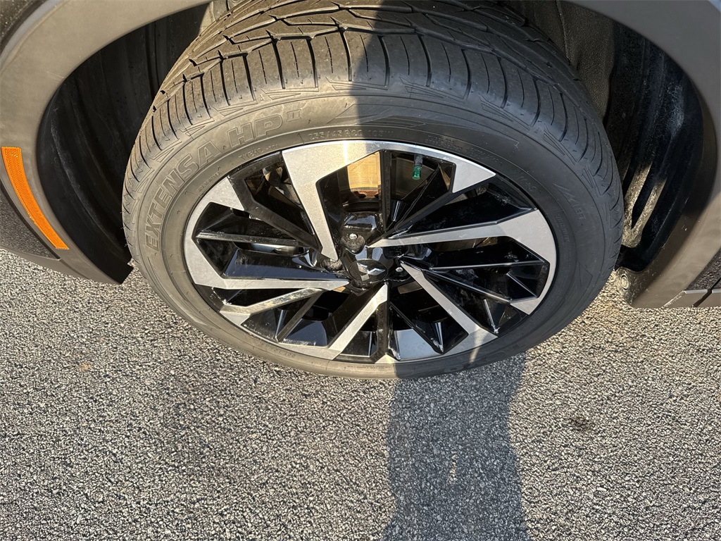 Vehicle image 12 of 36