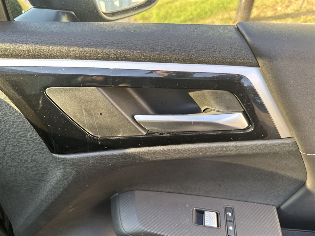 Vehicle image 32 of 36