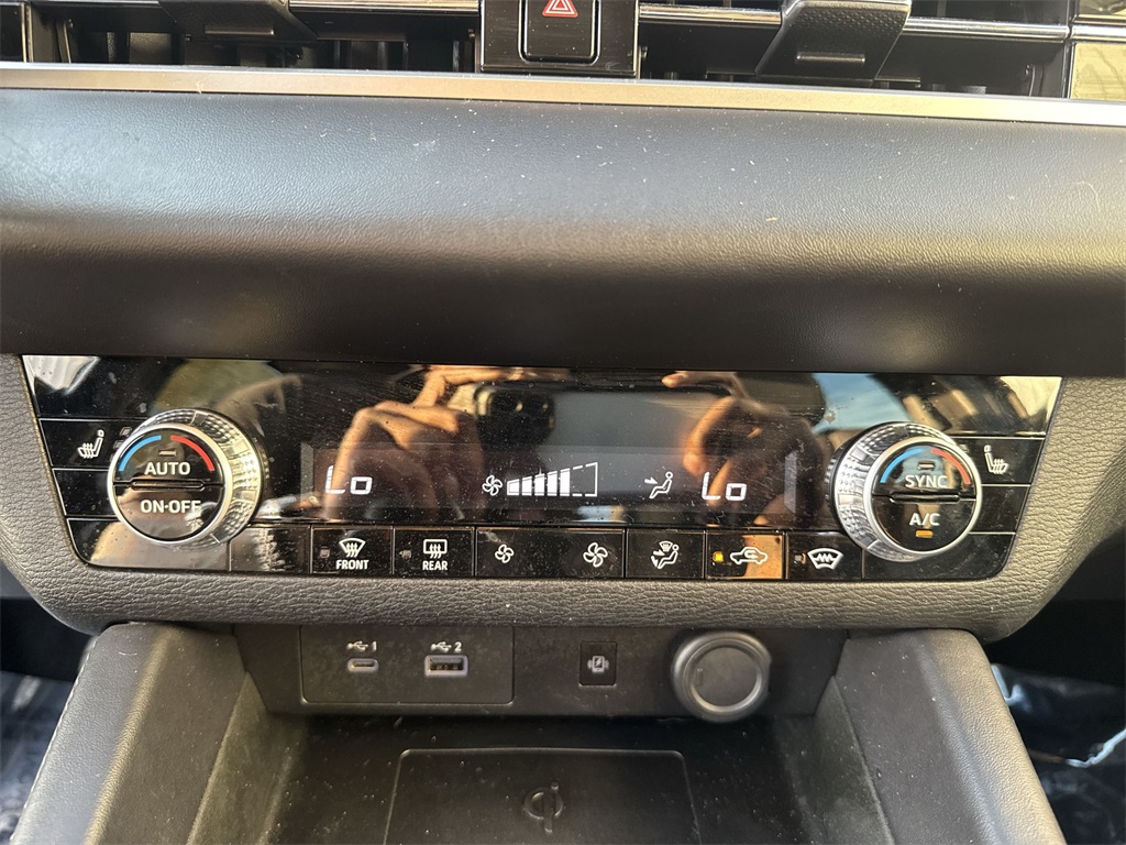Vehicle image 24 of 36