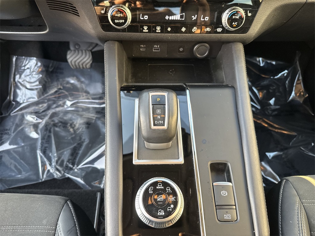 Vehicle image 22 of 36