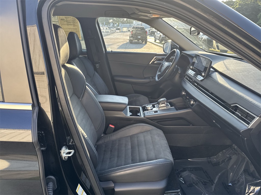 Vehicle image 31 of 36