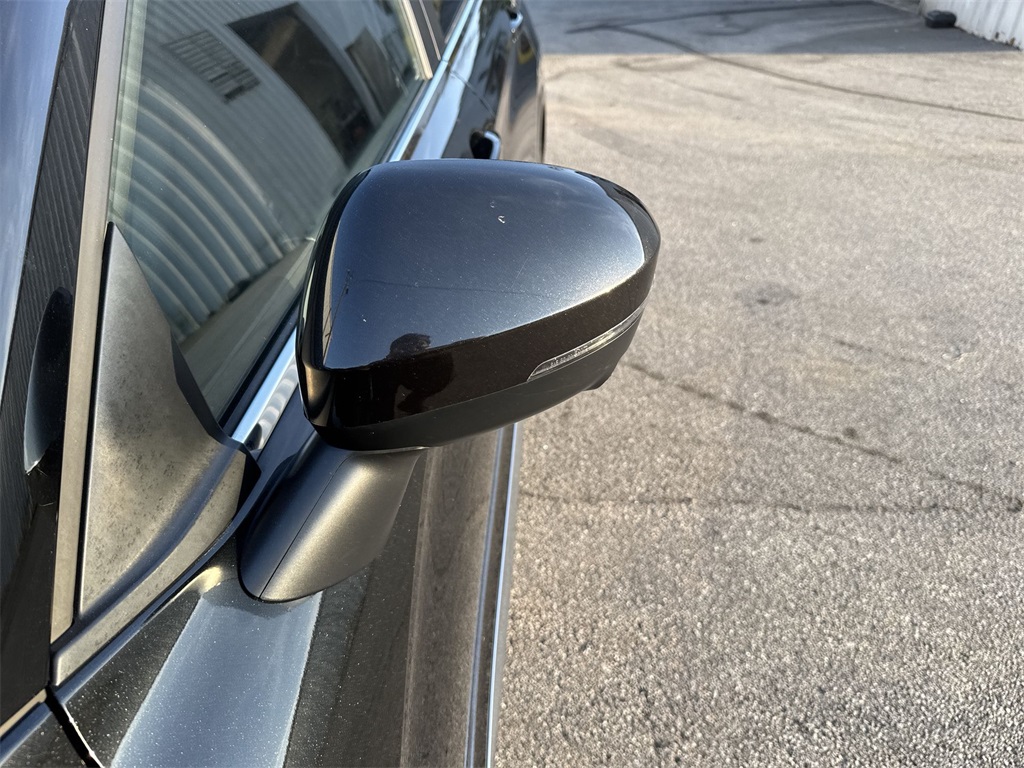 Vehicle image 11 of 36