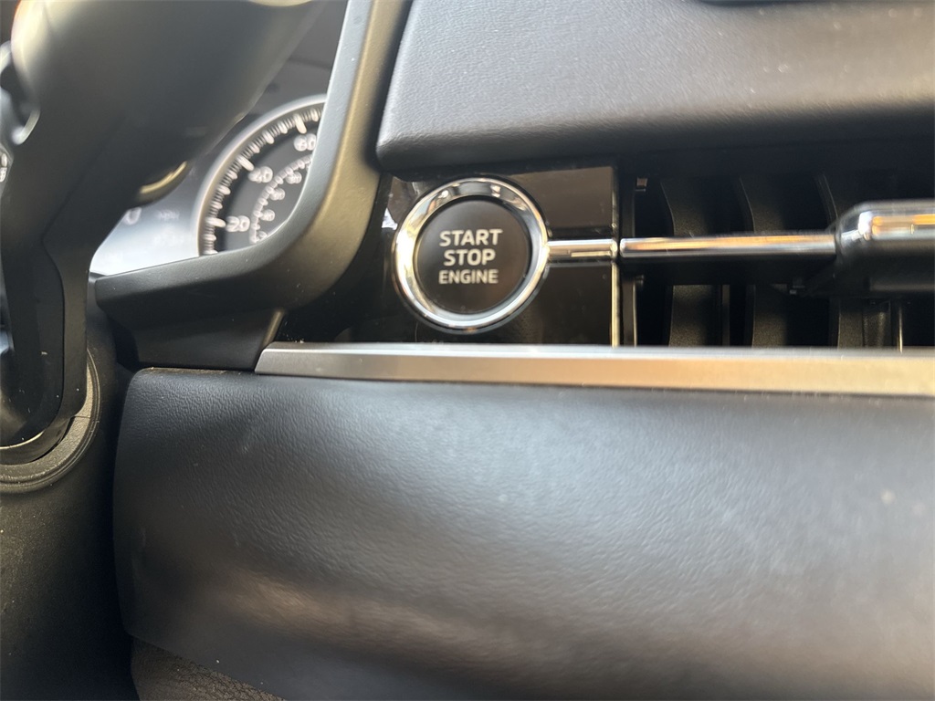 Vehicle image 21 of 36