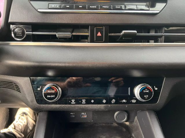 Vehicle image 17 of 19