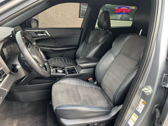 Vehicle image 8 of 19