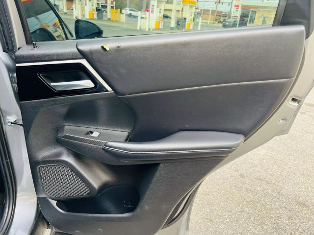 Vehicle image 14 of 19