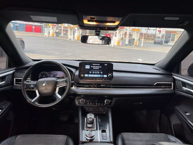 Vehicle image 10 of 19