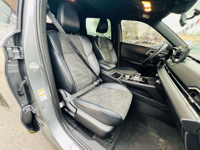 Vehicle image 9 of 19