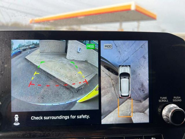 Vehicle image 12 of 19