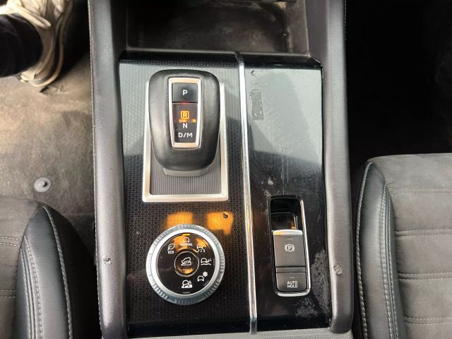 Vehicle image 18 of 19