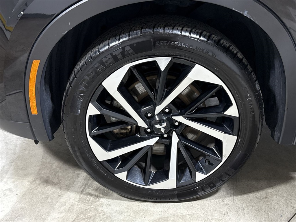 Vehicle image 11 of 28