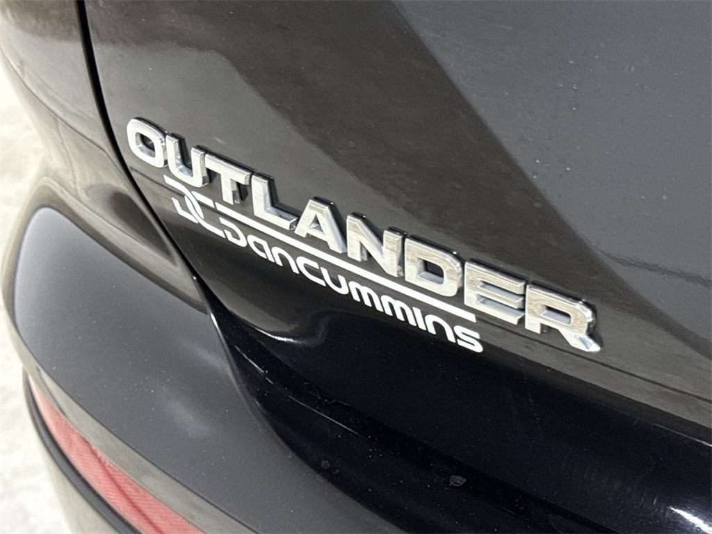 Vehicle image 24 of 28