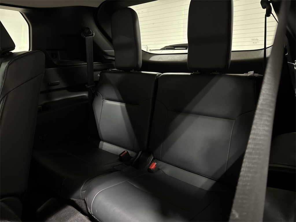 Vehicle image 13 of 28
