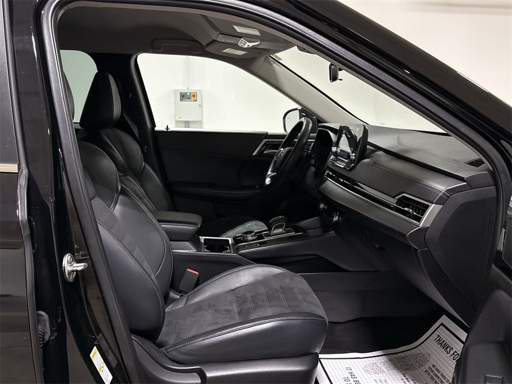 Vehicle image 14 of 28