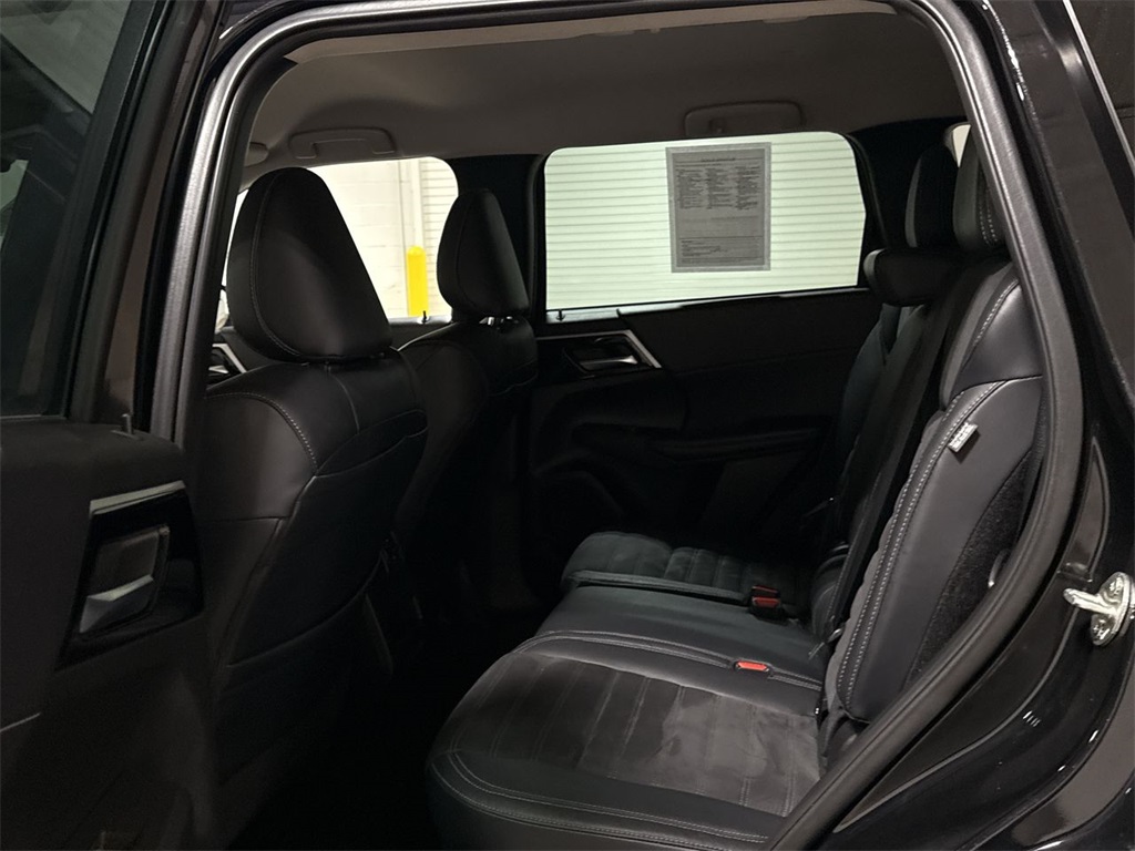 Vehicle image 15 of 28