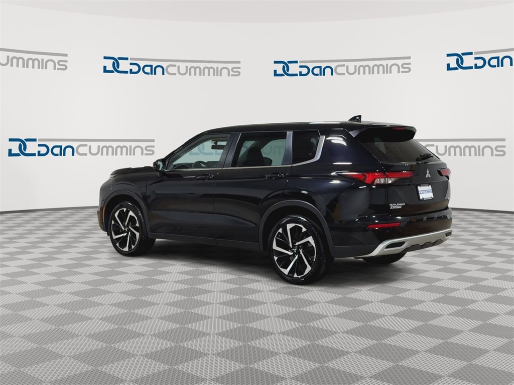 Vehicle image 8 of 28
