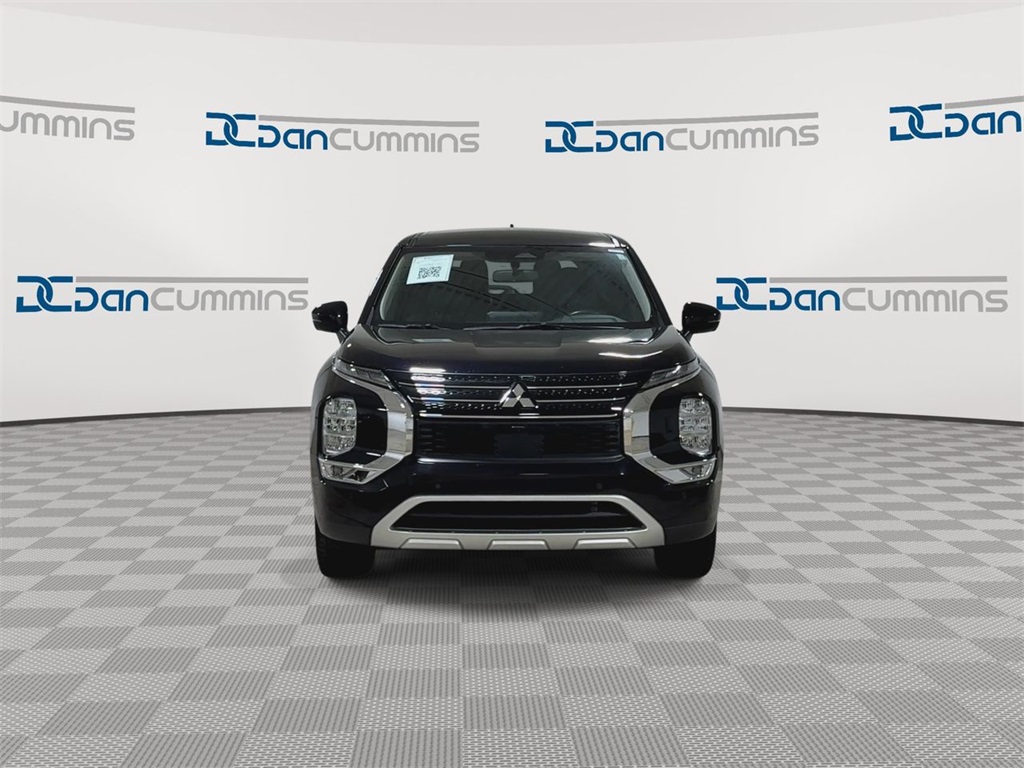 Vehicle image 3 of 28