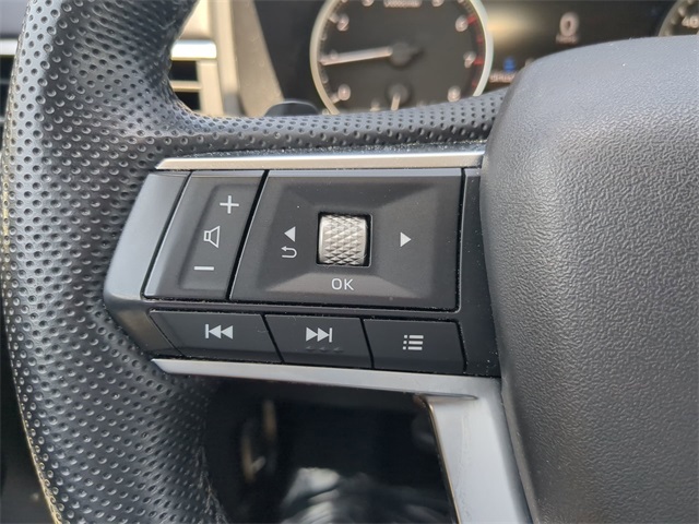 Vehicle image 24 of 34