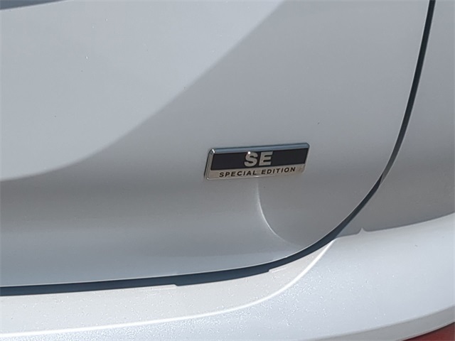 Vehicle image 25 of 34