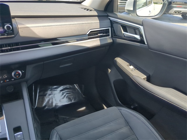 Vehicle image 26 of 34