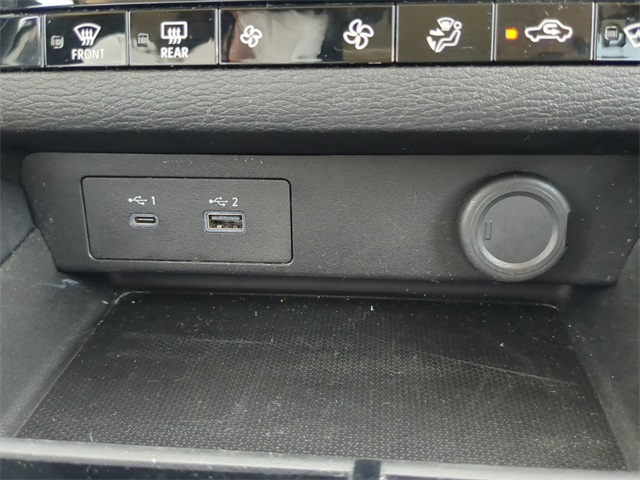 Vehicle image 11 of 34