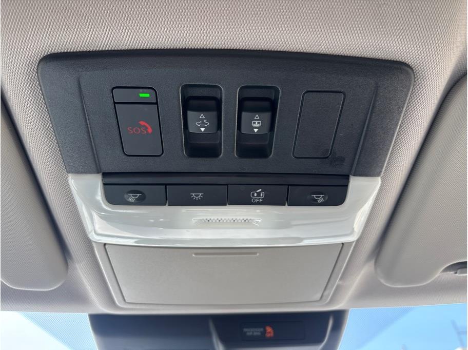 Vehicle image 23 of 32