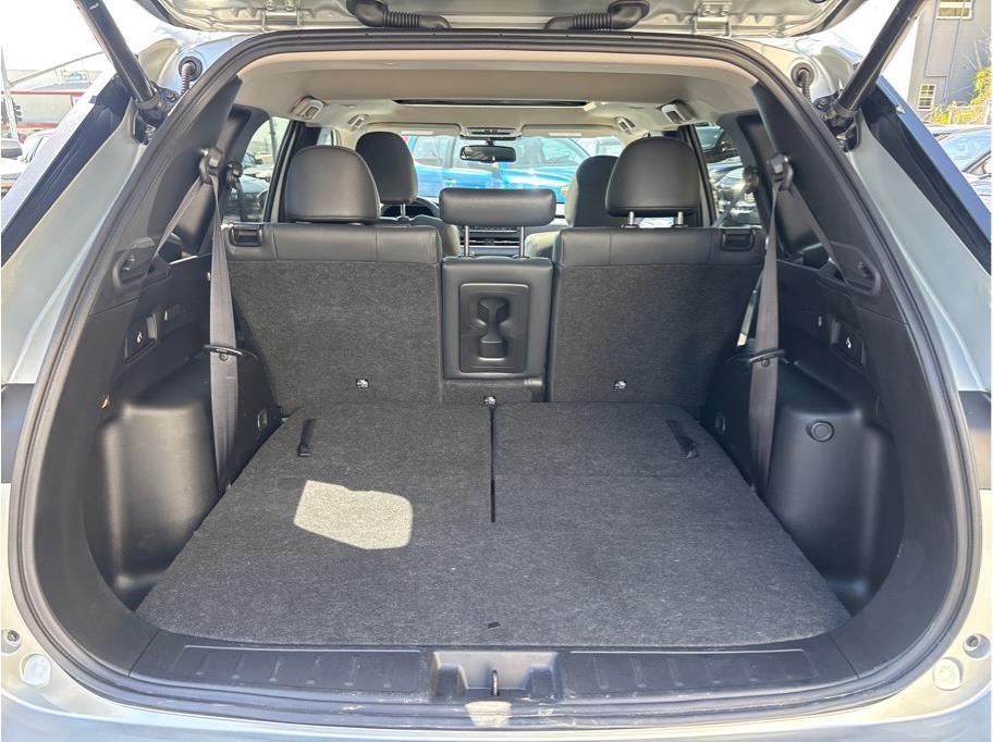 Vehicle image 9 of 32