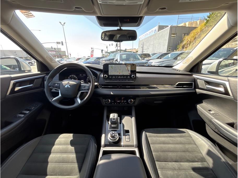 Vehicle image 15 of 32