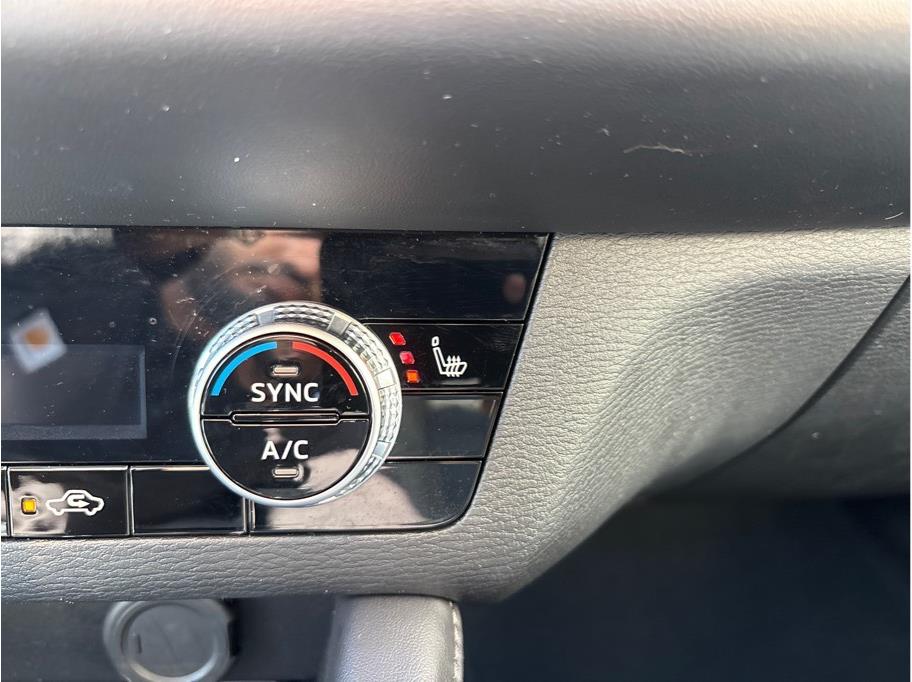 Vehicle image 31 of 32
