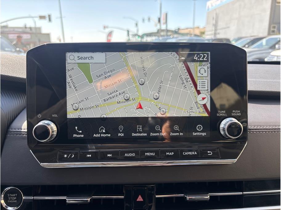 Vehicle image 21 of 32