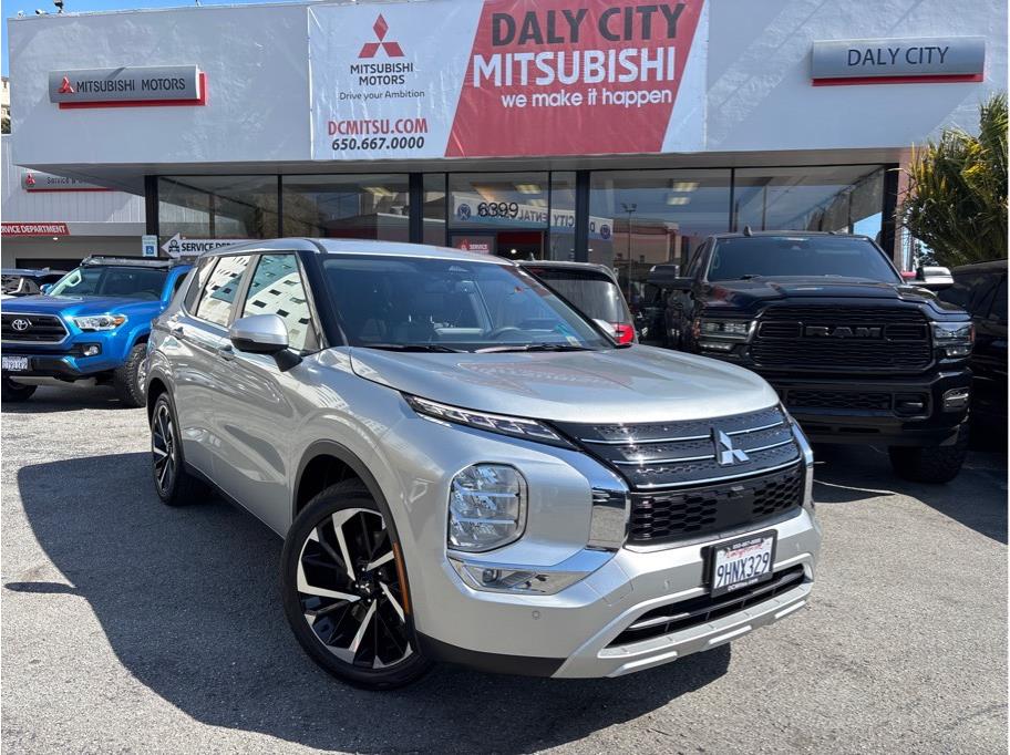 Vehicle image 3 of 32