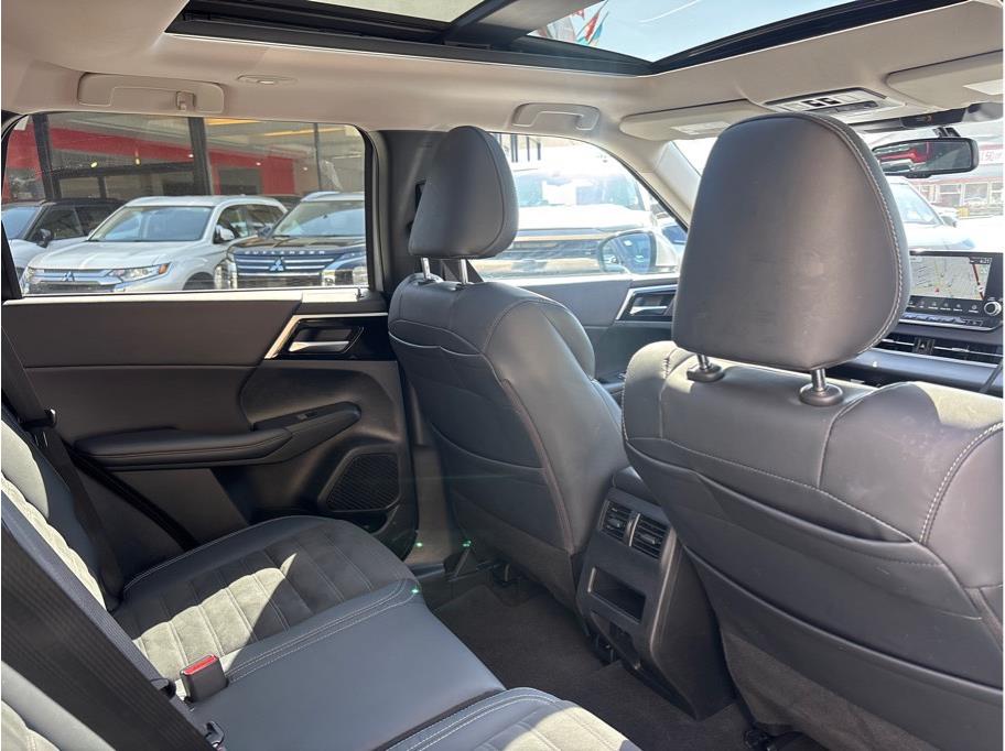 Vehicle image 11 of 32