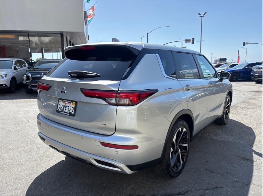 Vehicle image 5 of 32