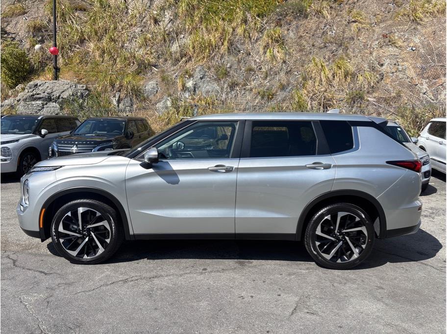 Vehicle image 8 of 32