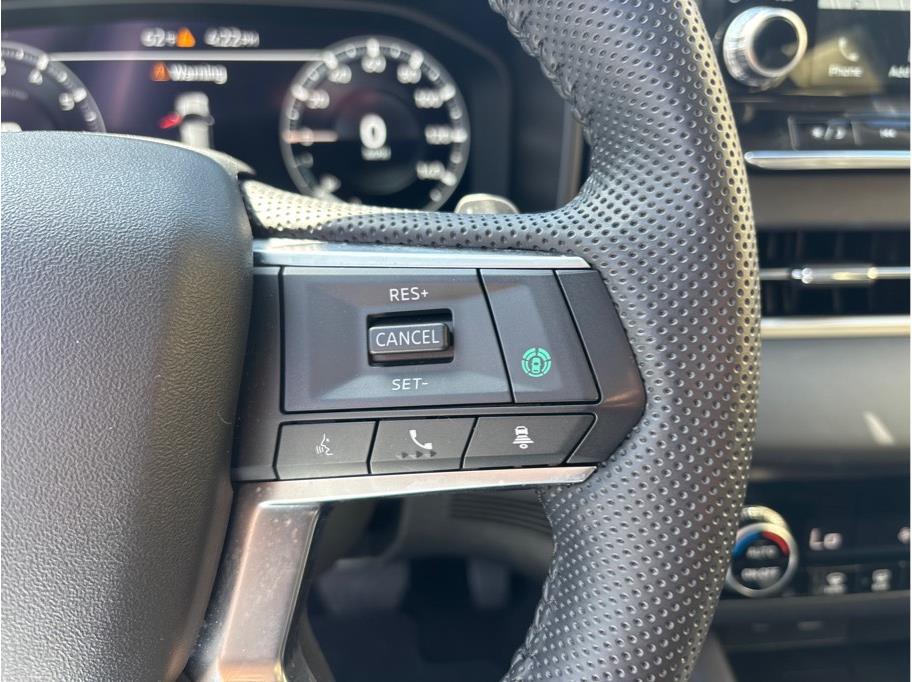 Vehicle image 25 of 32
