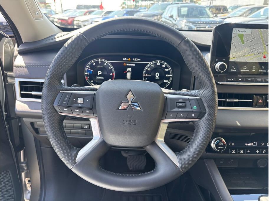 Vehicle image 27 of 32