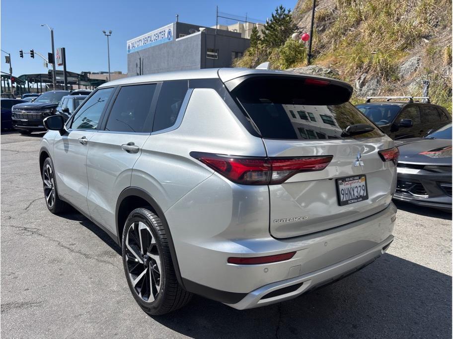 Vehicle image 7 of 32