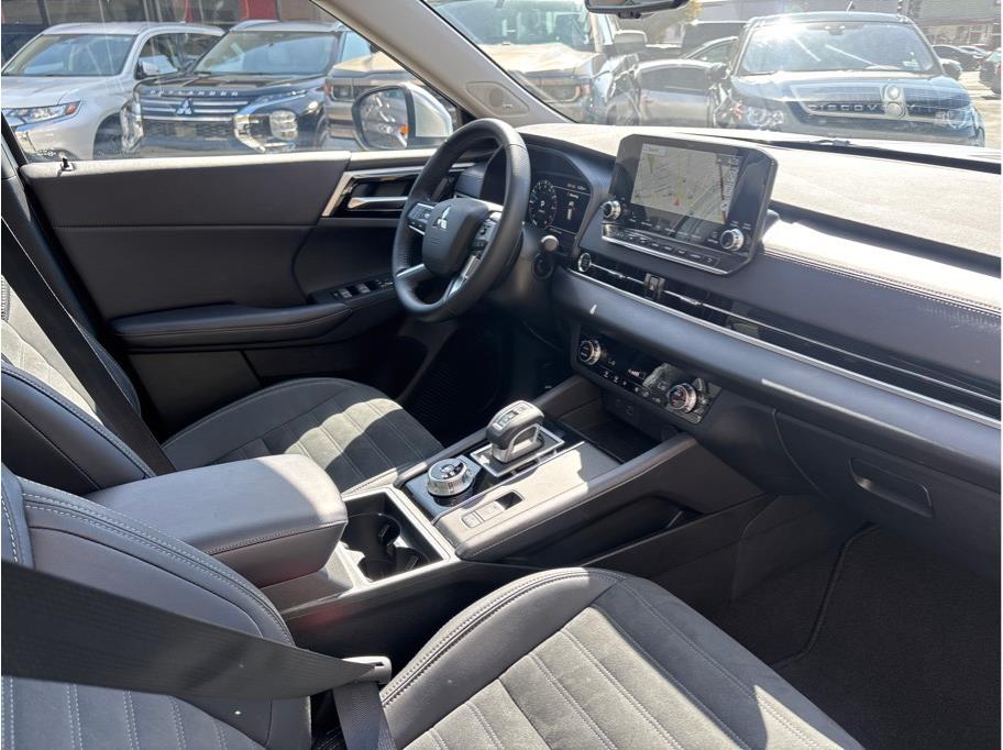 Vehicle image 17 of 32