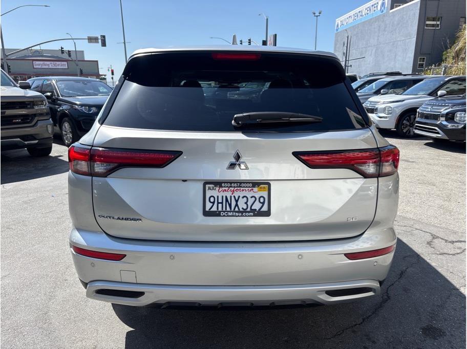 Vehicle image 6 of 32