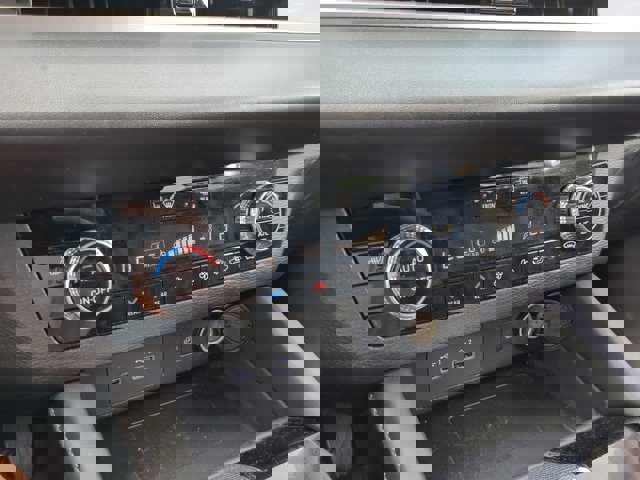 Vehicle image 26 of 35