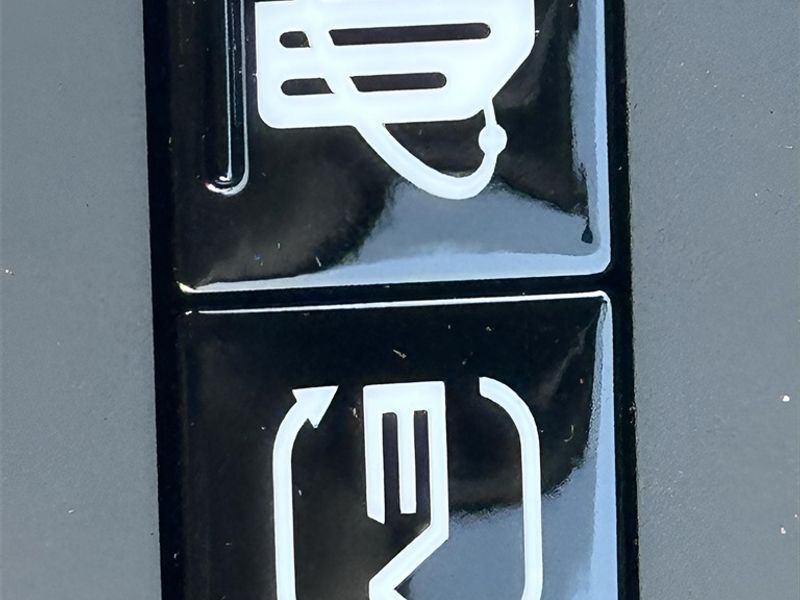 Vehicle image 15 of 23