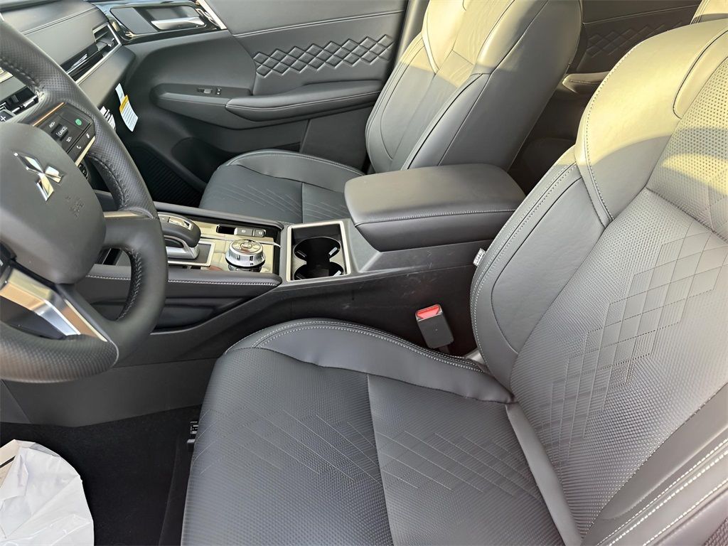 Vehicle image 10 of 23