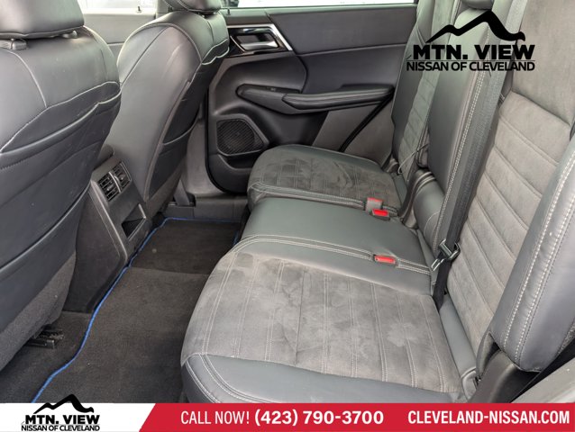 Vehicle image 13 of 26