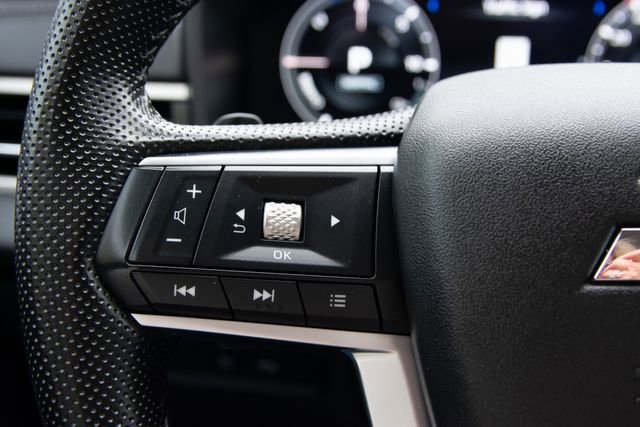Vehicle image 21 of 49