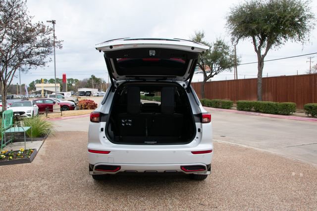Vehicle image 16 of 49