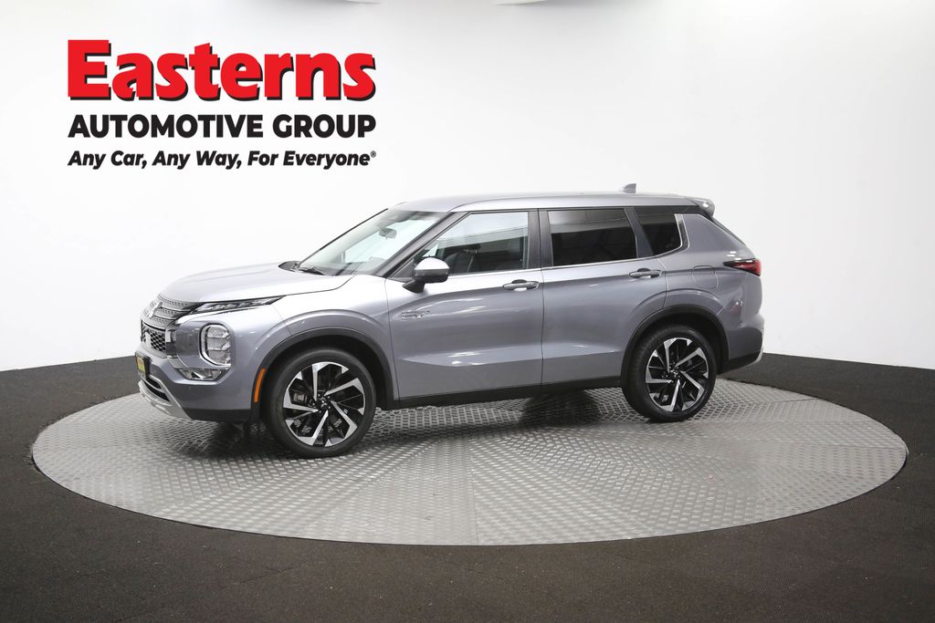 2023 Mitsubishi Outlander PHEV SE Image 3 of 67