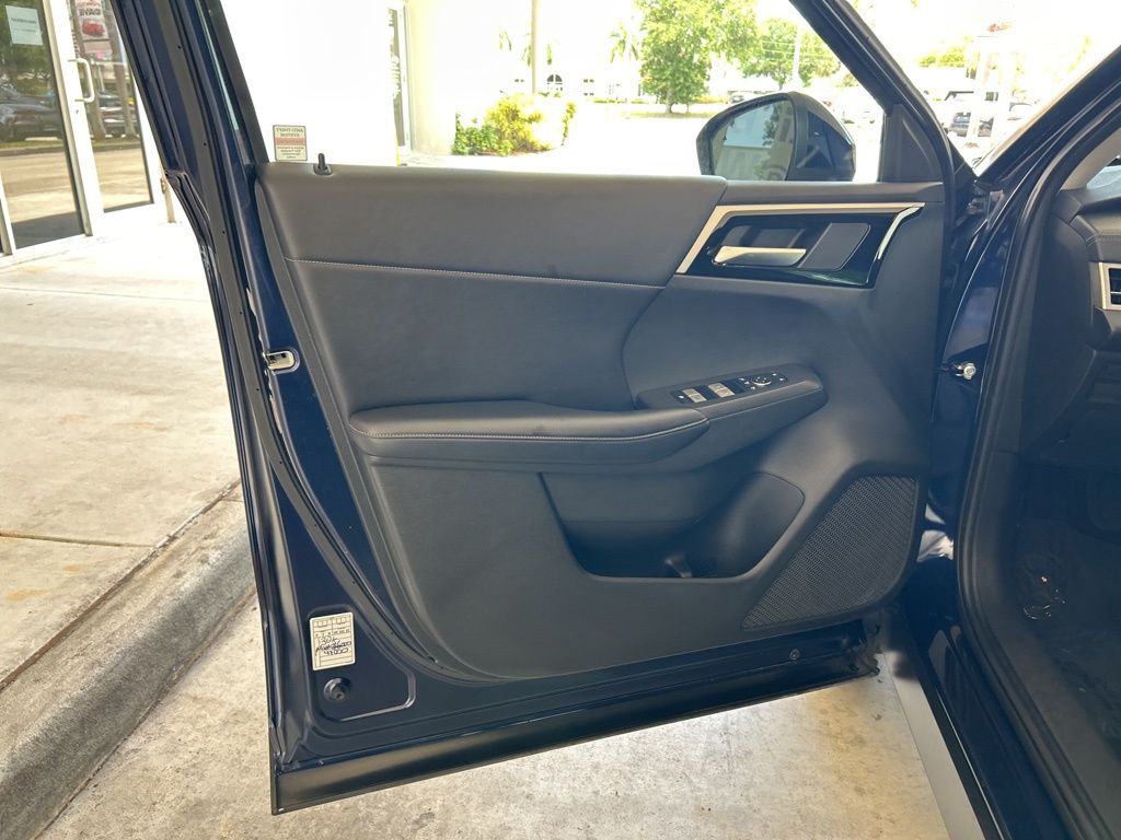 Vehicle image 35 of 46