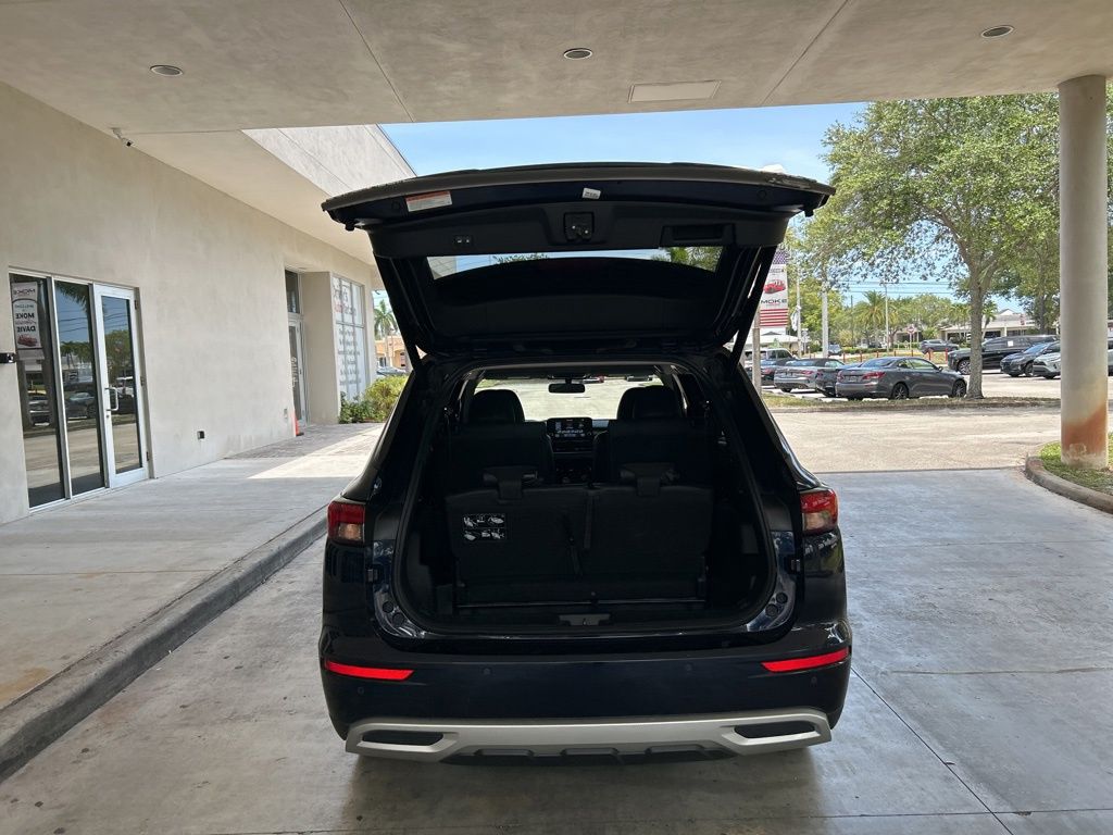 Vehicle image 31 of 46